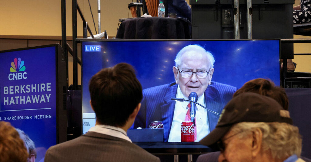 In a Change, Warren Buffett Omits His Annual Gift to the Gates Foundation
