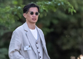 How the Rich and Powerful Dress Right Now