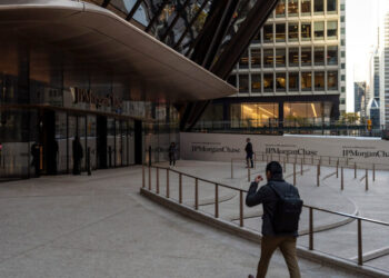Big Banks Smash Earnings Records, but ‘Tectonic’ Risks Loom
