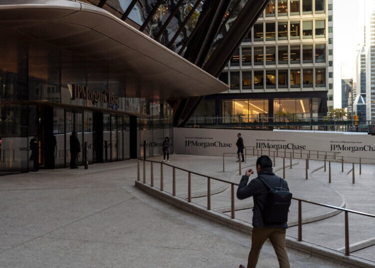 Big Banks Smash Earnings Records, but ‘Tectonic’ Risks Loom