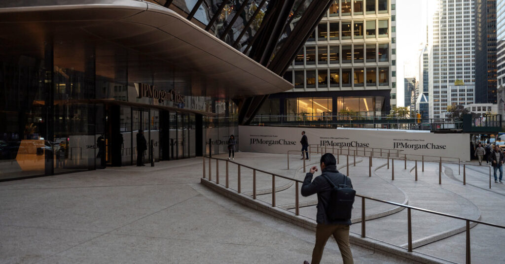 Big Banks Smash Earnings Records, but ‘Tectonic’ Risks Loom