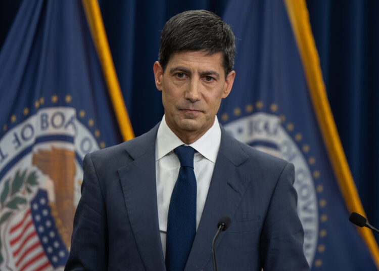 Warsh Reiterates Fed’s Pledge to Get Inflation Down