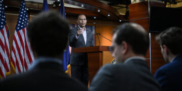 Jeffries Says He Will Oppose Proposal to Cut Off U.S. Aid to Israel