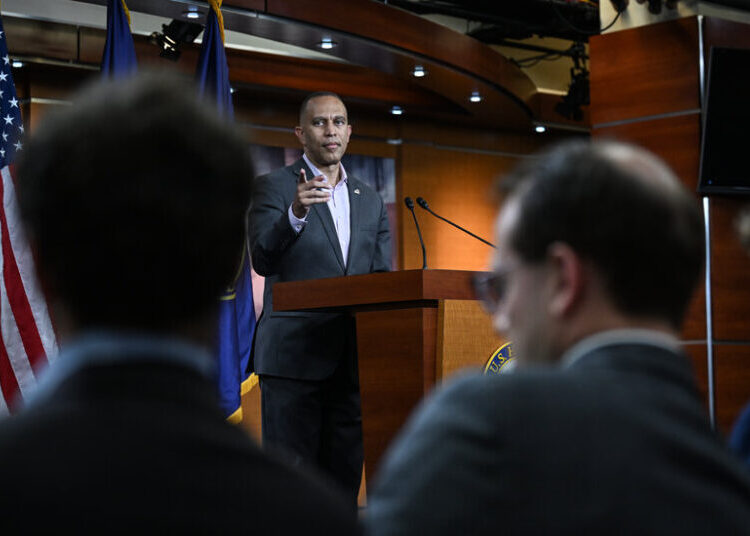 Jeffries Says He Will Oppose Proposal to Cut Off U.S. Aid to Israel
