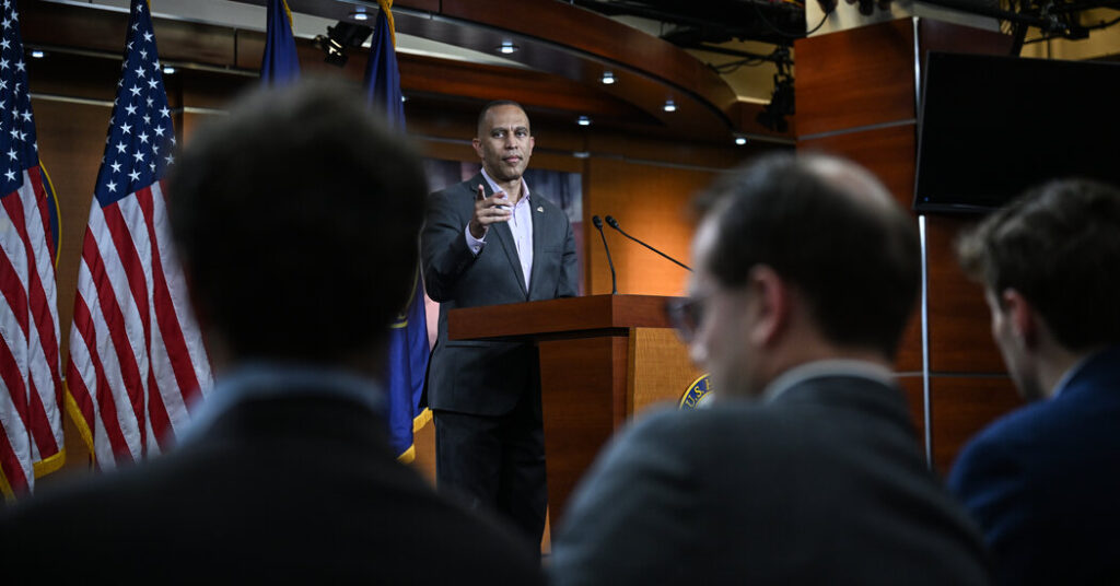 Jeffries Says He Will Oppose Proposal to Cut Off U.S. Aid to Israel