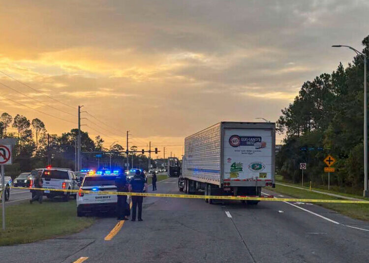 Man in Florida Fatally Hit by Truck While Fleeing ICE, Official Says