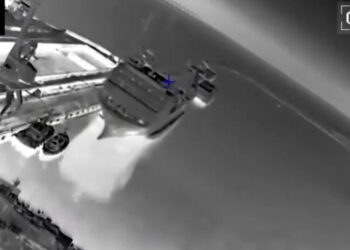 Ukraine Pounds Russian Ships in Its Campaign to Cut Off Crimea