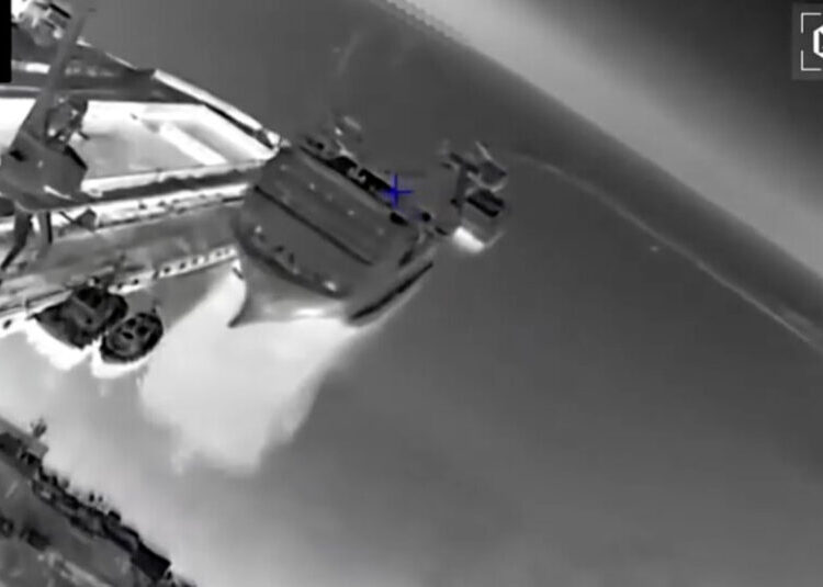 Ukraine Pounds Russian Ships in Its Campaign to Cut Off Crimea