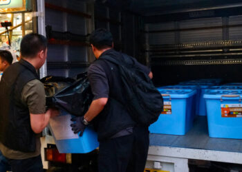 Hong Kong Police Raid Independent Bookstores and Arrest 5