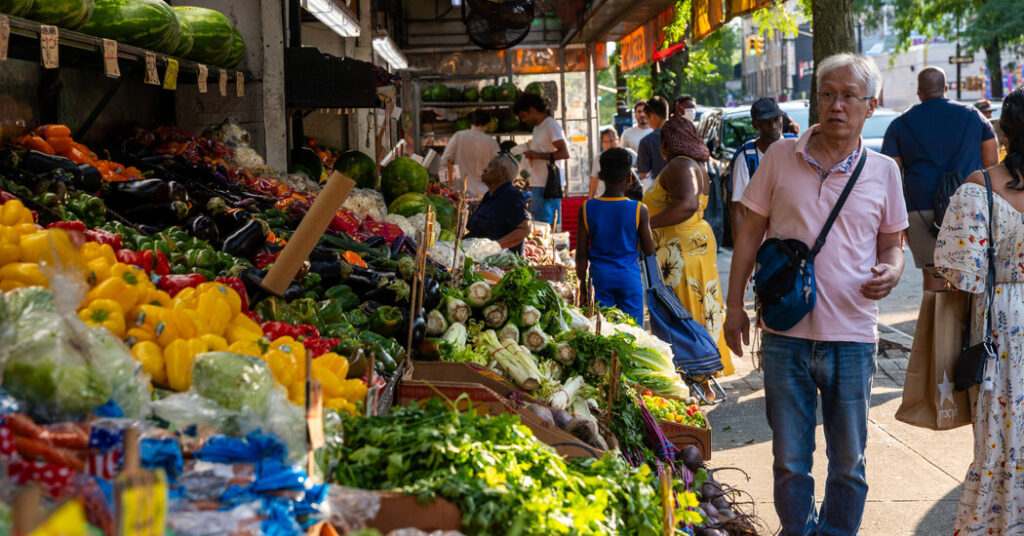 New Yorkers Get Squeamish About Salad Lunches Amid Parasite Outbreak