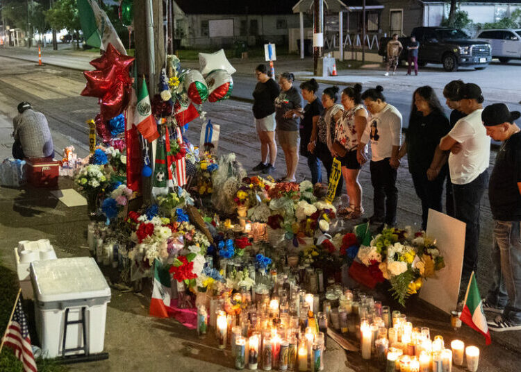 In Houston, a Different Kind of Mourning After Fatal ICE Shooting