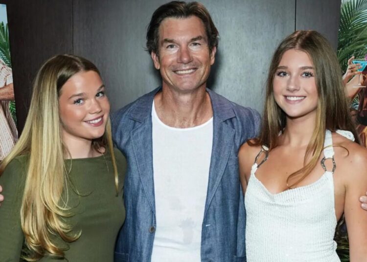 Jerry O’Connell and Rebecca Romijn’s twins are spitting image of famous parents in rare red carpet appearance