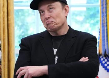 Elon Musk can’t sell a single SpaceX share for a year—and then all the locks crack open at once