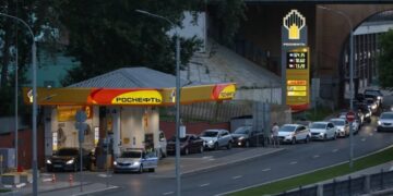 Russia’s fuel crisis is so bad that a mom and her baby waited in line for 18 hours to get gas — ‘Are we in the Soviet Union?’