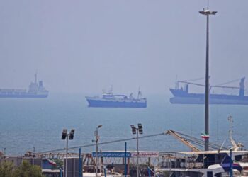 Oil, gas tankers cross Hormuz via Oman-side route after U-turns