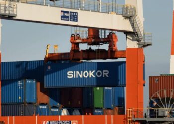 The supertanker tycoon making millions on Hormuz shuttle runs