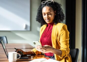 The tech attention crisis has hit the workplace. One company thinks AI is the cure