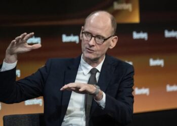Top economist says AI just hasn’t delivered on the productivity hype—and it means a ‘painful repricing’ of markets is very possible