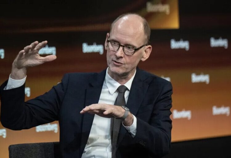 Top economist says AI just hasn’t delivered on the productivity hype—and it means a ‘painful repricing’ of markets is very possible