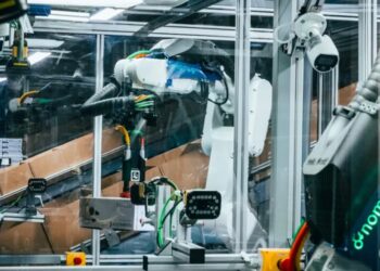 Nomagic’s new AI lab headed by former Google DeepMind researcher claims success in early deployment of ‘AI brain’ for warehouse robots