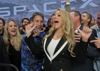 Trump cheers Gwynne Shotwell as Elon Musk’s SpaceX No. 2 gives $325 million in stock to Trump Accounts
