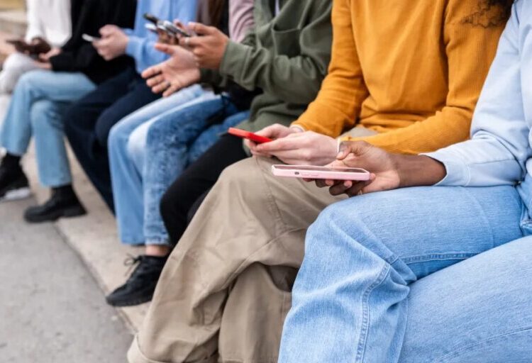Americans are quietly abandoning the daily habit that billionaires say set them up for success—and it could have lasting consequences