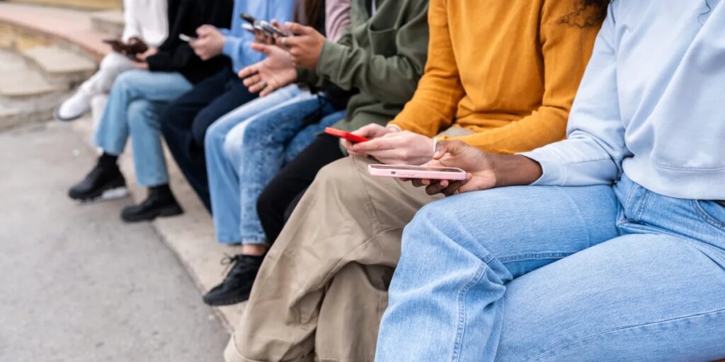 Americans are quietly abandoning the daily habit that billionaires say set them up for success—and it could have lasting consequences
