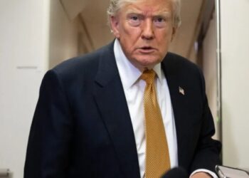 Trump undercuts GOP midterms message with snub of housing bill