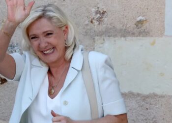 Le Pen extends lead in French election poll after court ruling