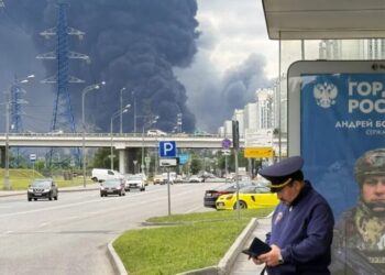 Russia’s economy is an ‘illusion’ built on debt, and a banking crisis is ready to explode, intel report says, while the Kremlin may seize pensions