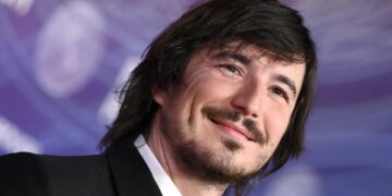 Robinhood built a blockchain for real-world assets. Memecoin traders showed up for the cat coin instead