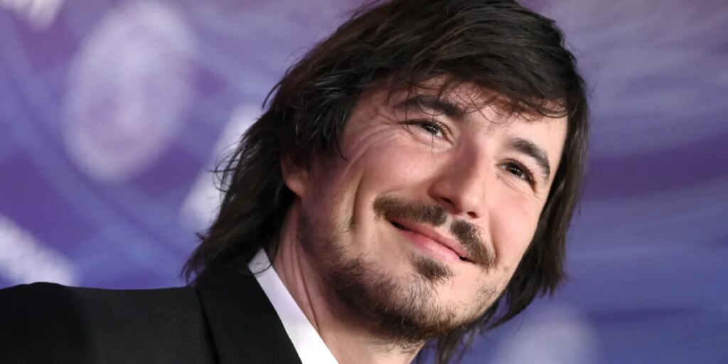 Robinhood built a blockchain for real-world assets. Memecoin traders showed up for the cat coin instead