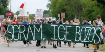 ICE official warns agents ‘being pushed to the breaking point’: ‘I would shut down ops’