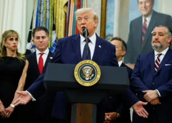 Political commentator fact-checks Trump and Cruz’s claims on the economy