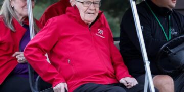 Buffett says AI giants are ‘playing a game they don’t want to play’ in the AI race, reveals he was behind Berkshire’s $31 billion bet on Google