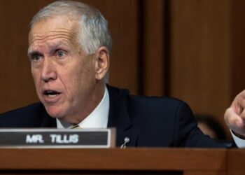 GOP senator hammered for apparent kowtow to Trump: ‘Spine as resolute as Gumby’