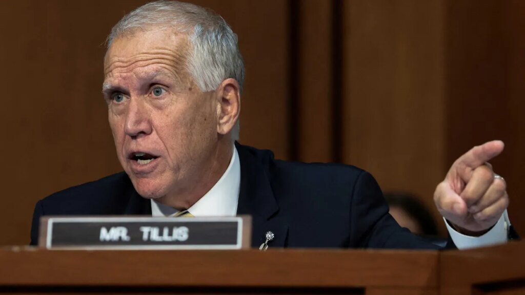 GOP senator hammered for apparent kowtow to Trump: ‘Spine as resolute as Gumby’
