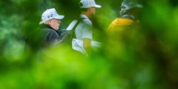 Firestorm ignites over Trump’s golf club ‘mingling’ as ‘zero IQ war’ claims American lives