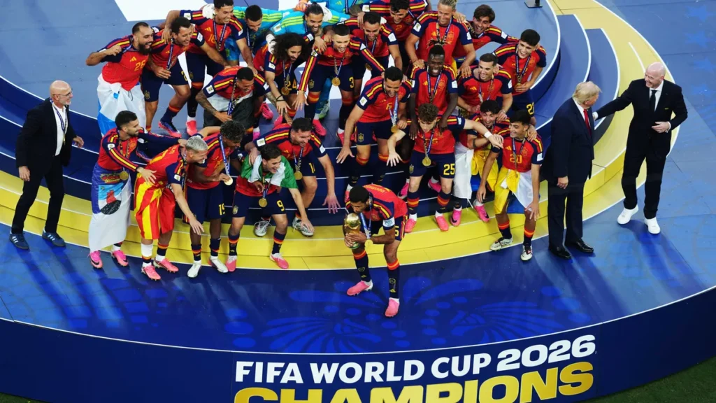 Confused Trump wanders through Spain’s World Cup celebration photo