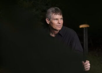 The Canoe Guy vs. Trump’s Blue Pool