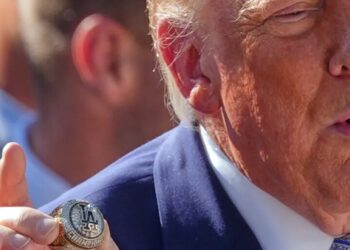 Dodgers give Trump what looks like a World Series ring: ‘Wow. Do I have to report this? I don’t want to report this’