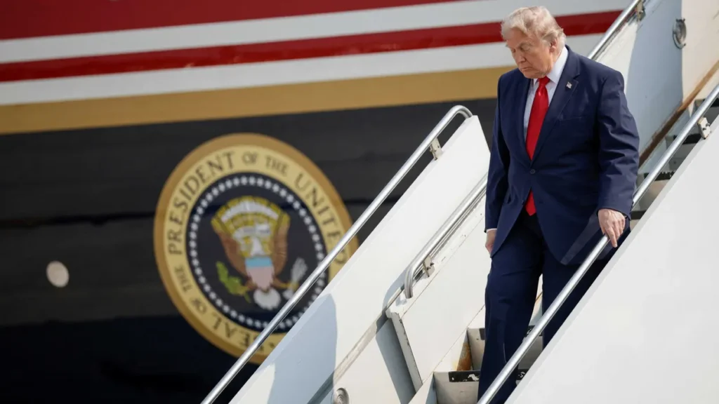 ‘Planemaxxing’: report finds U.S. blew classified cash on fancy and unsafe Trump jet
