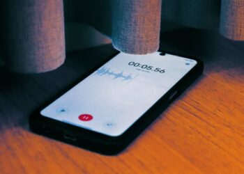 People Are Starting to Record Every Conversation They Have Without Disclosing It, and It’s Gross
