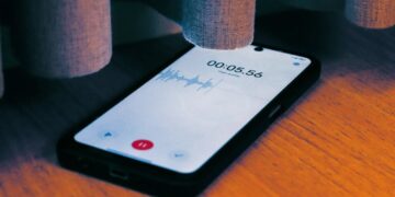 People Are Starting to Record Every Conversation They Have Without Disclosing It, and It’s Gross