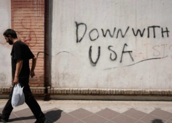 U.S. and Iran edge toward talks as Hormuz shipping hits three-week low, regional officials say
