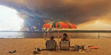 Photos: Wildfires Rage Across France and Spain