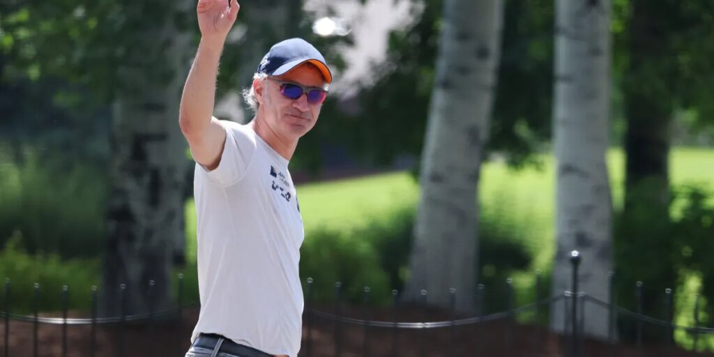 Palantir spent $17.2 million flying its CEO Alex Karp around in 2025. It’s part of a private-jet boom sweeping the C-suite