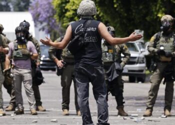 ‘See bodies, chase bodies.’ What immigration agents’ body cameras, texts reveal about L.A. raids