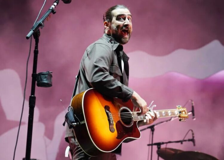 Singer Noah Kahan becomes latest to go to war with Donald Trump