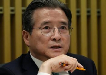 Samsung posts record $62 billion profit — and investors sell off anyway